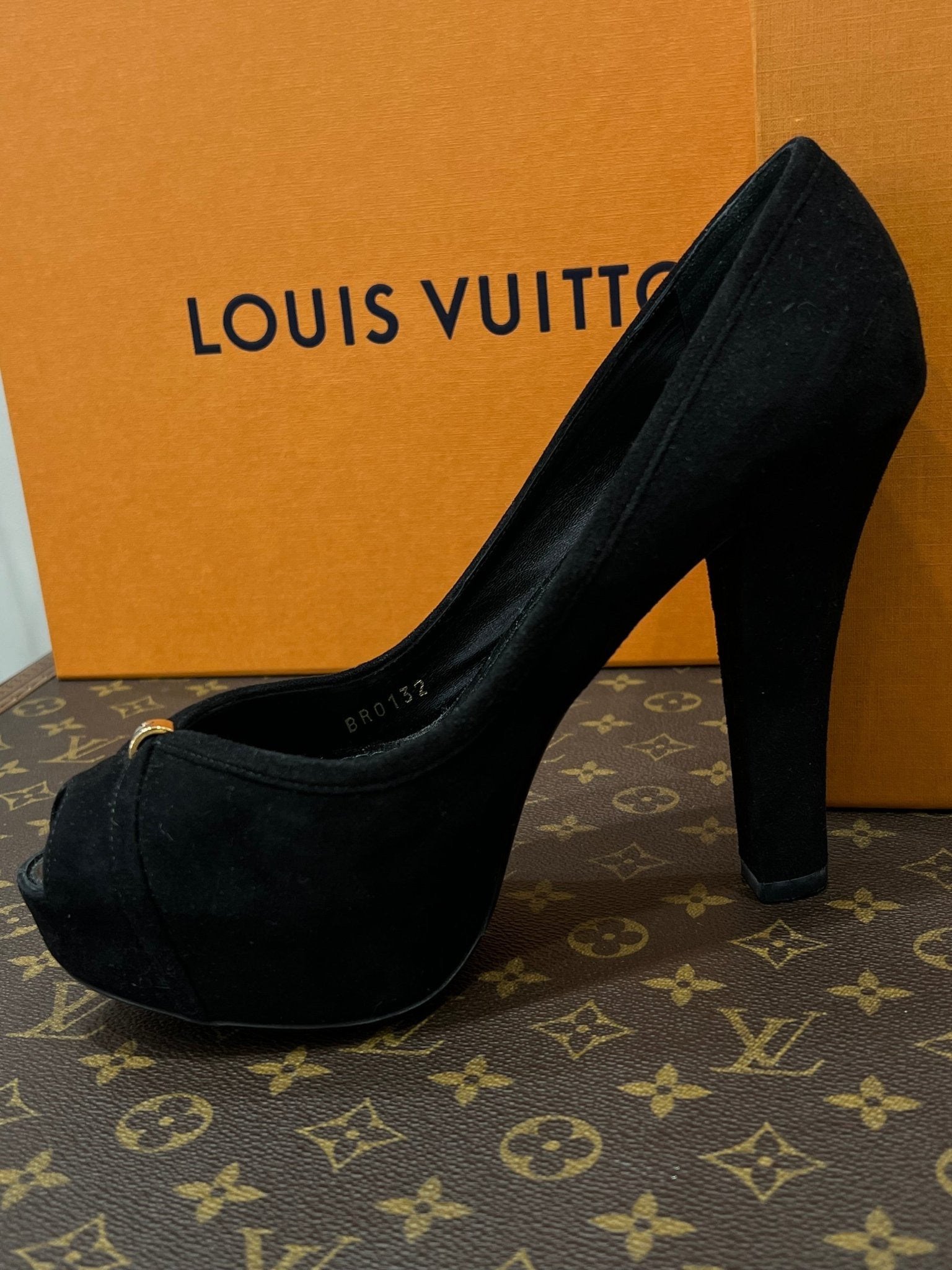 Louis Vuitton - escarpins plate-forme daim noir - Les Folies d&