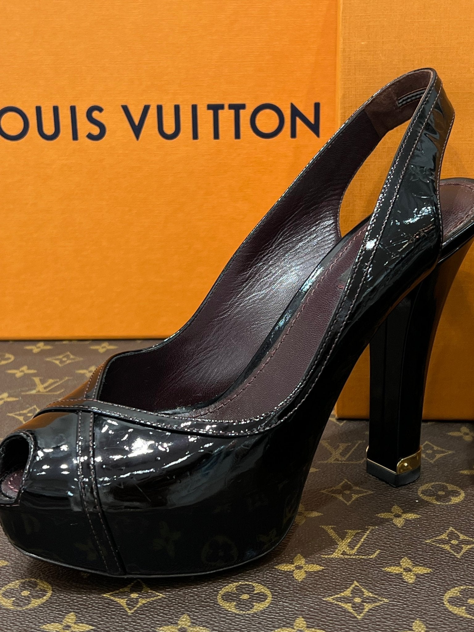 Louis Vuitton - escarpins plateforme cuir vernis bordeaux - Les Folies d&