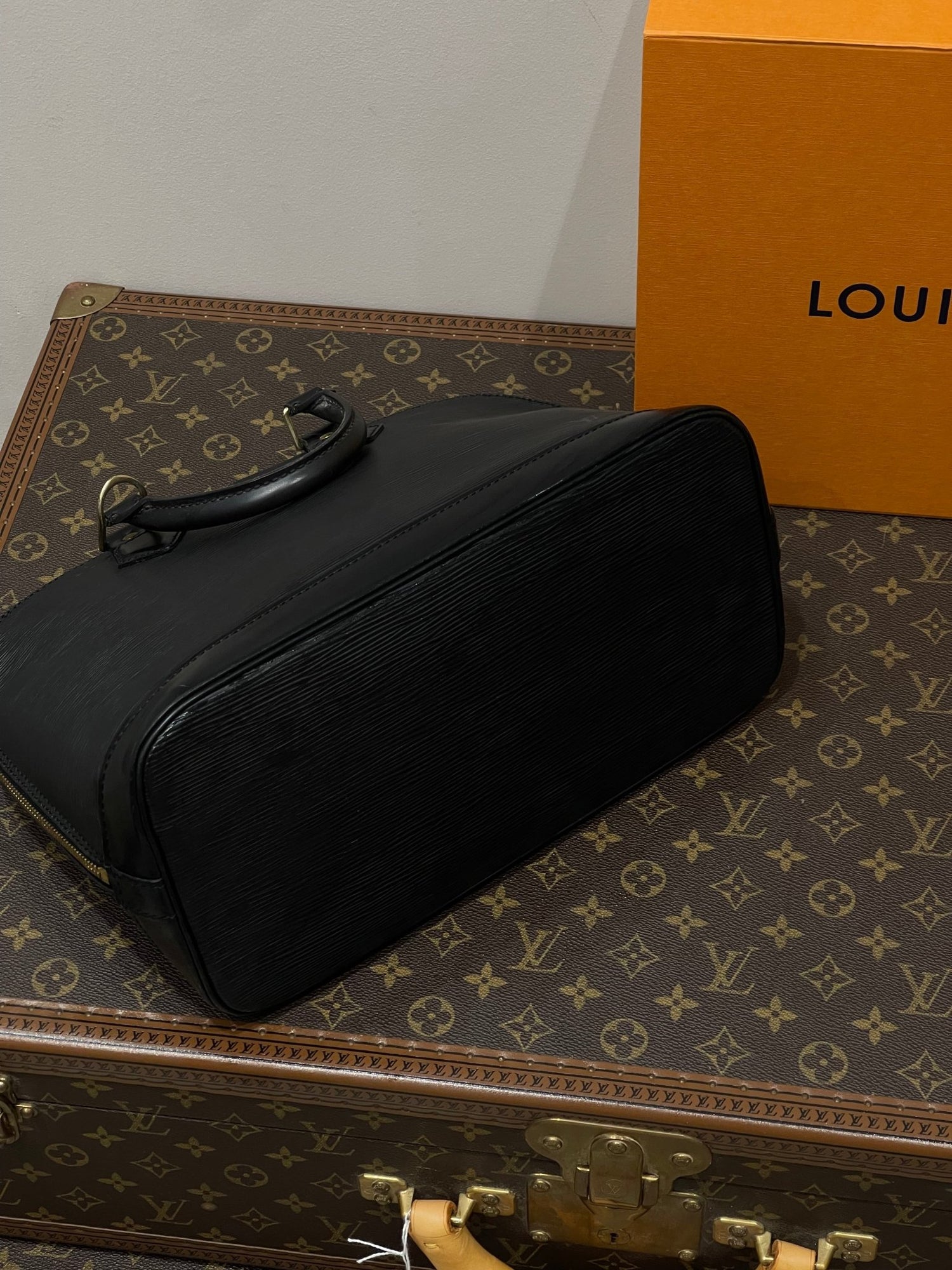 Louis Vuitton - Sac Alma MM noir épi - Les Folies d&