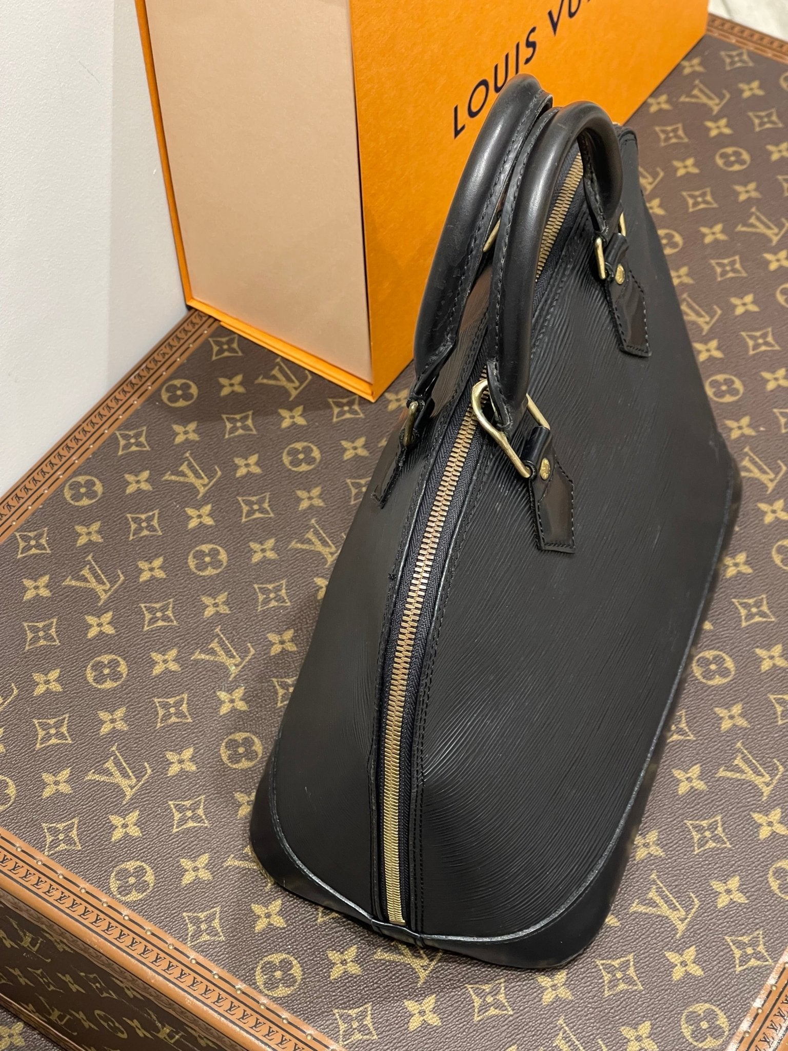 Louis Vuitton - Sac Alma MM noir épi - Les Folies d&