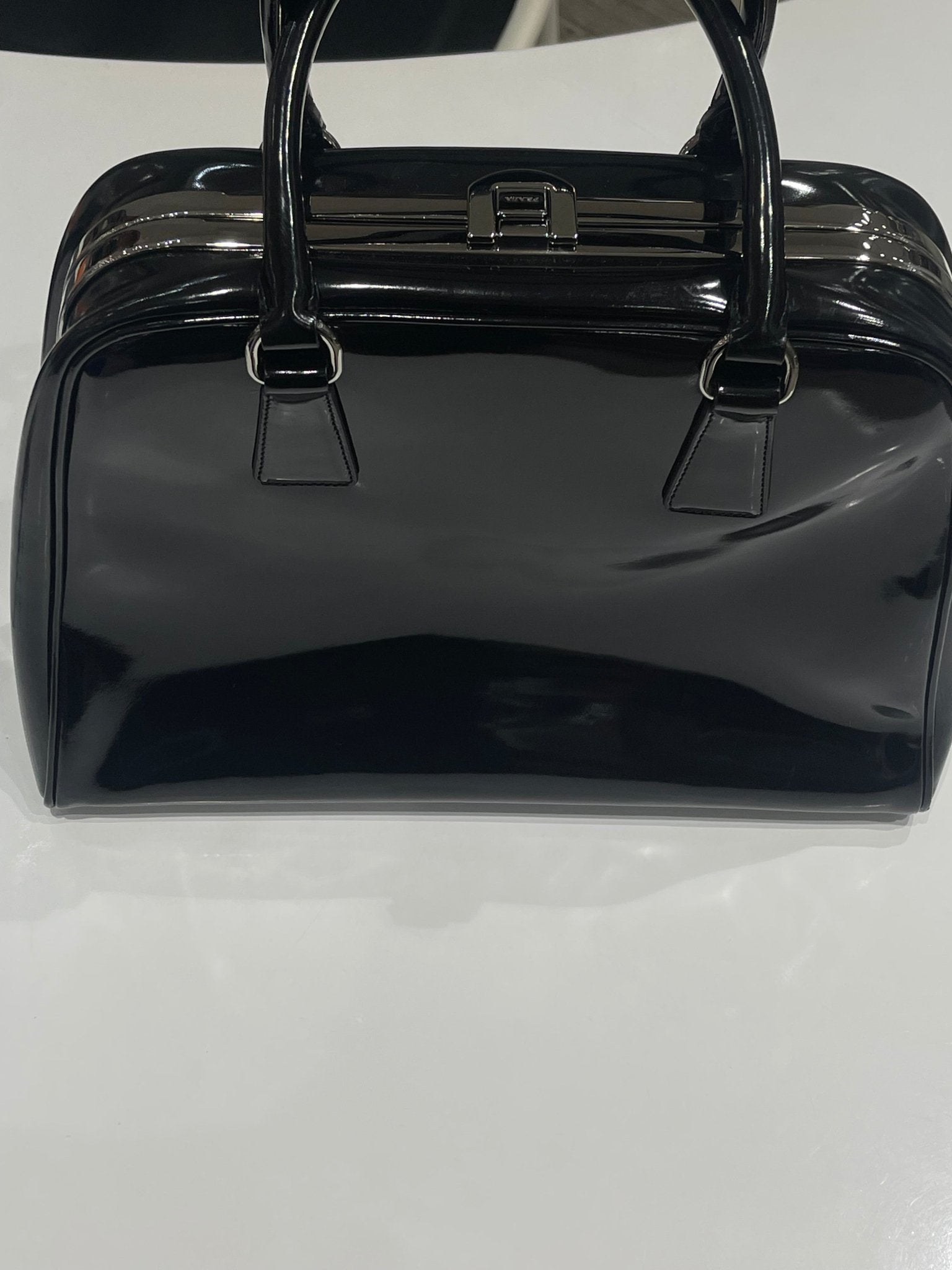 Prada - Sac Pyramid noir glacé - Les Folies d&