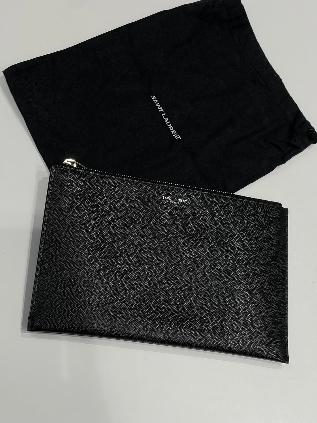 Saint Laurent - Pochette noire - Les Folies d&