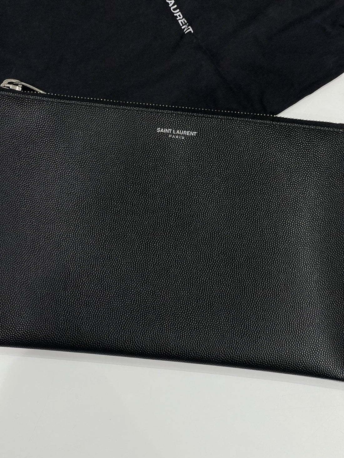 Saint Laurent - Pochette noire - Les Folies d&