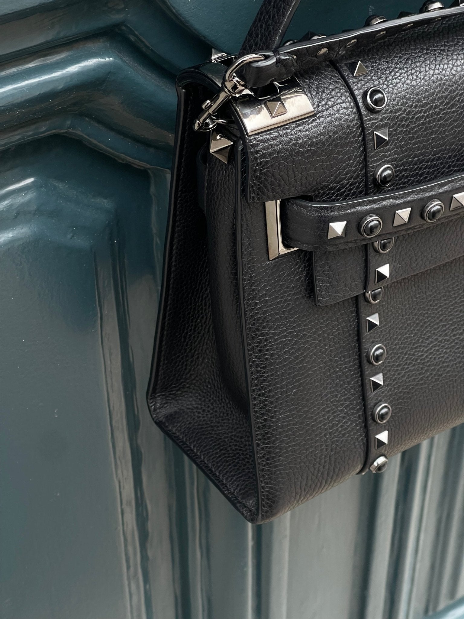 Black rockstud valentino bag online